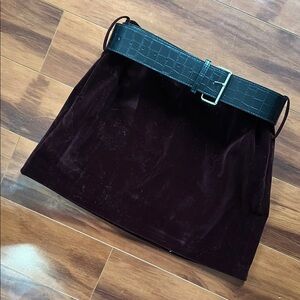 Elegant Velvet Mini Skirt with Chunky Crocodile Belt
